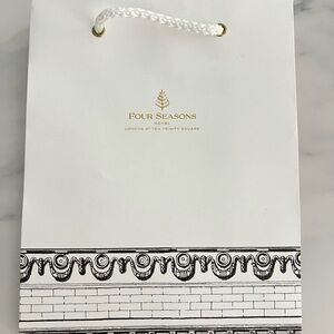 Four a seasons Hotel London Decorative Storage Bag